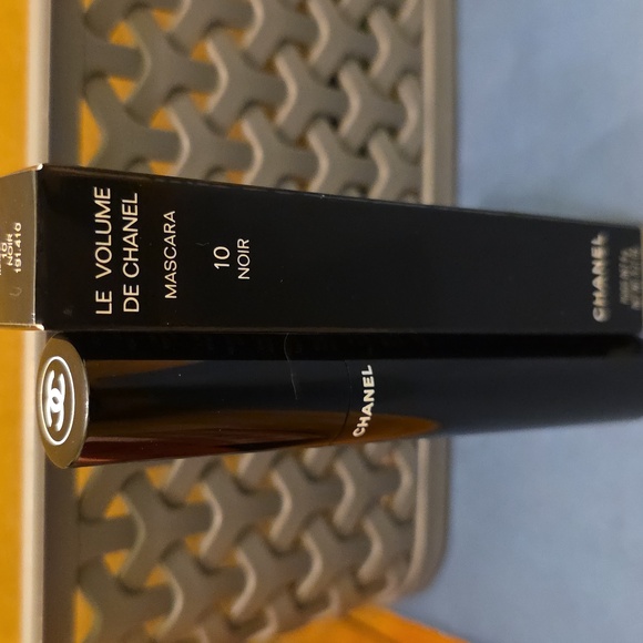 Chanel LE VOLUME DE CHANEL Mascara 10 NOIR. BNIB - Picture 3 of 6